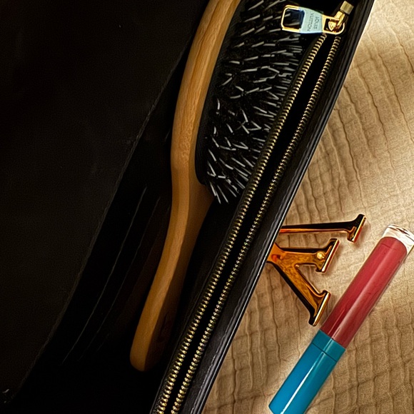 Louis Vuitton Black Patent Leather Clutch - Picture 8 of 9